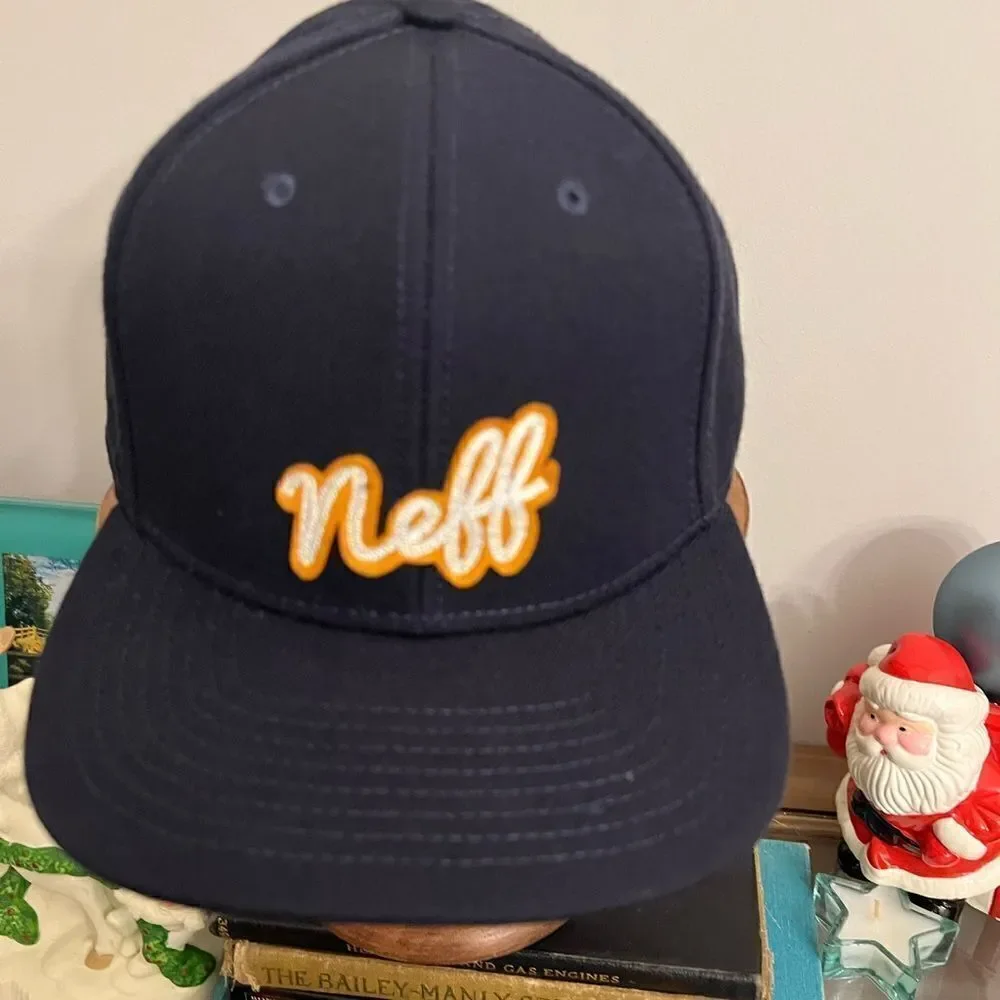 Men’s Neff small case cursive fitted SnapBack. - Picture 4 of 5